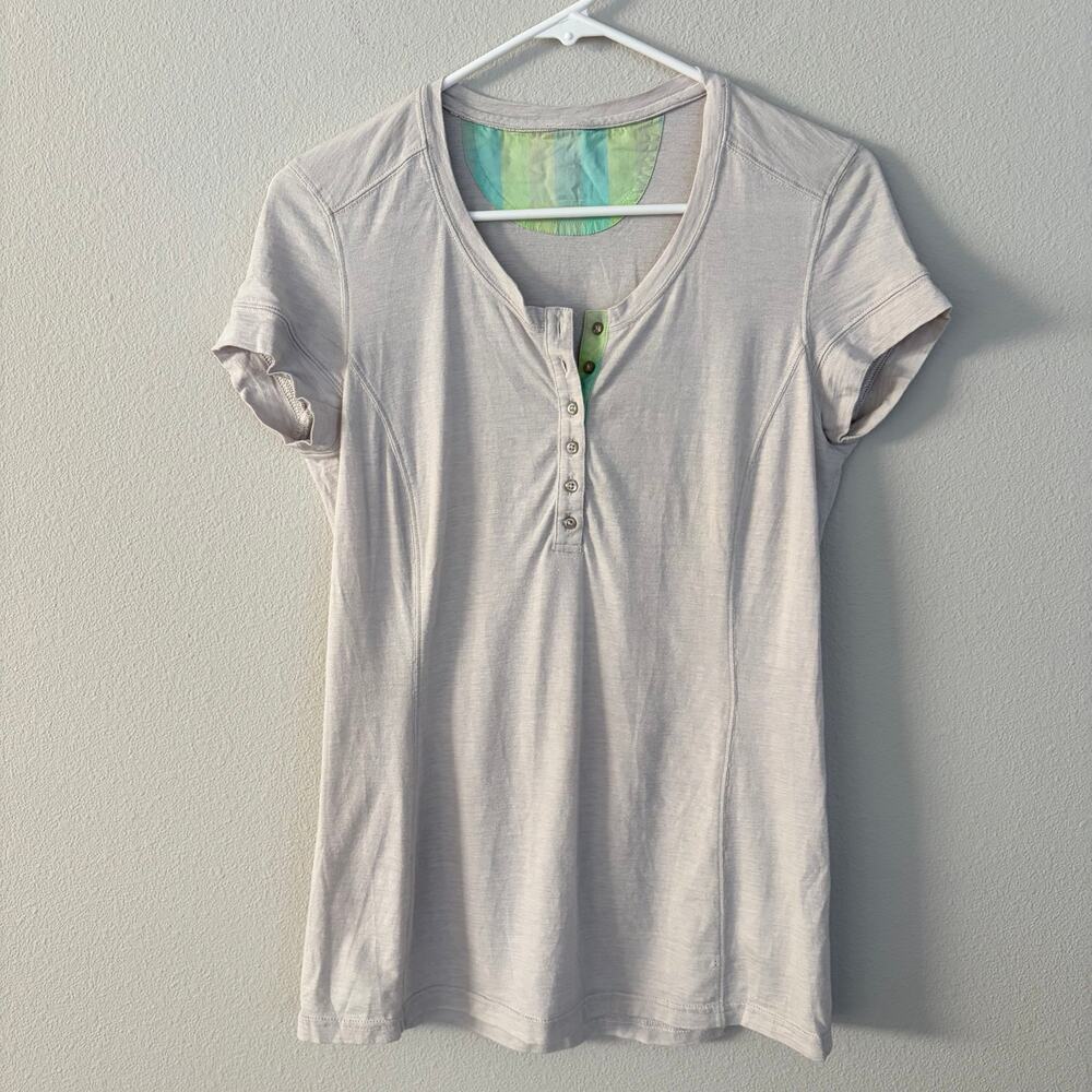 Arc'teryx Light Gray Wool Henley Short Sleeve Tee (M Womens)